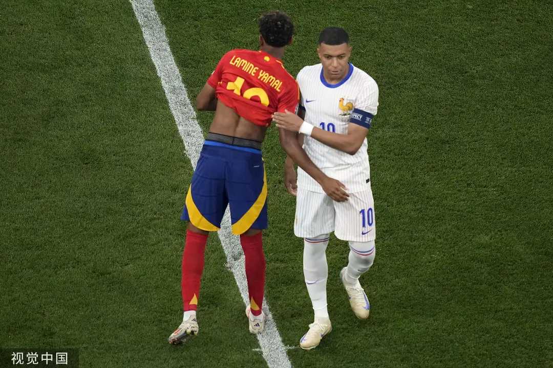 比赛期间精彩绝伦瞬间,球迷痴迷 比赛期间精彩绝伦瞬间,球迷痴迷