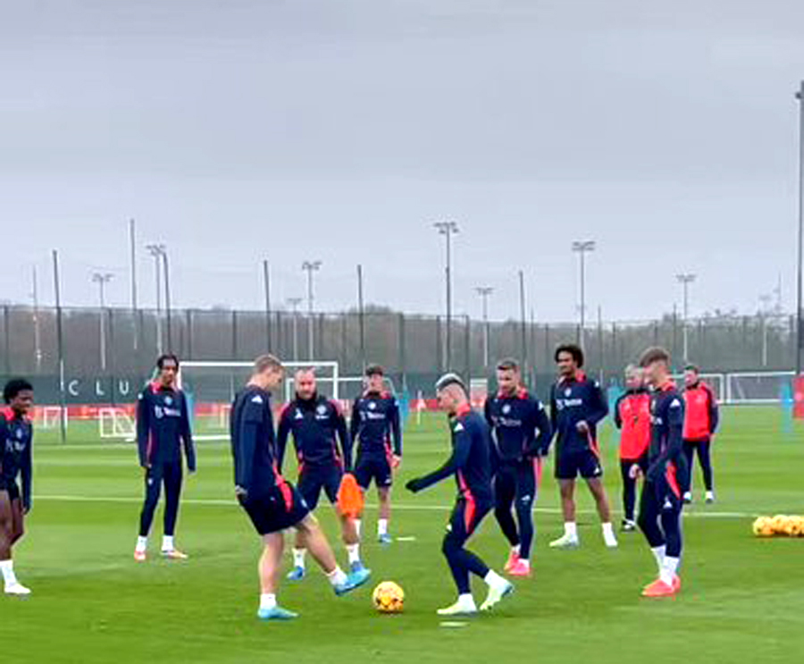 曼联球员合练意外受伤,队伍备战出现障碍的简单介绍 曼联球员合练意外受伤,队伍备战出现障碍的简单介绍