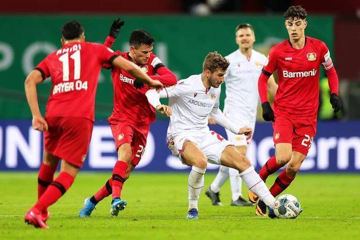 欧洲足球冠军联赛双方矛盾激烈,谁将占据上风? 欧洲足球冠军联赛双方矛盾激烈,谁将占据上风?