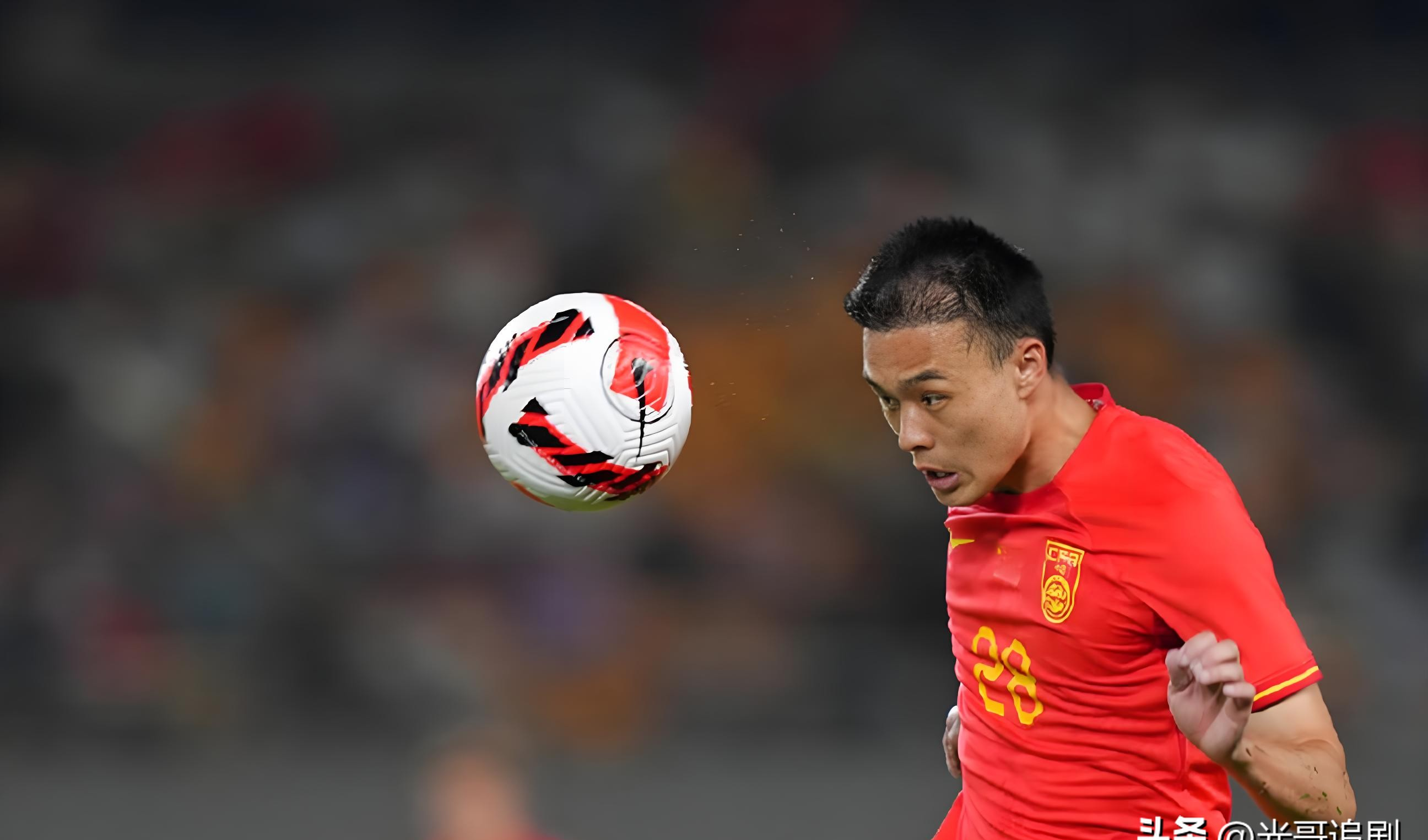 关于新赛季国内职业足球热火朝天,球员技艺精湛的信息 关于新赛季国内职业足球热火朝天,球员技艺精湛的信息