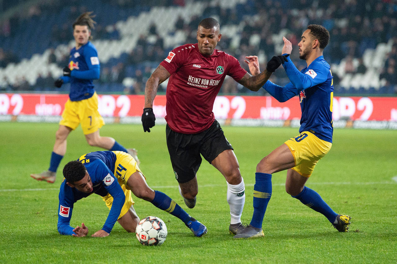 关于汉诺威豪取客场胜利，赛季表现逐渐回暖的信息