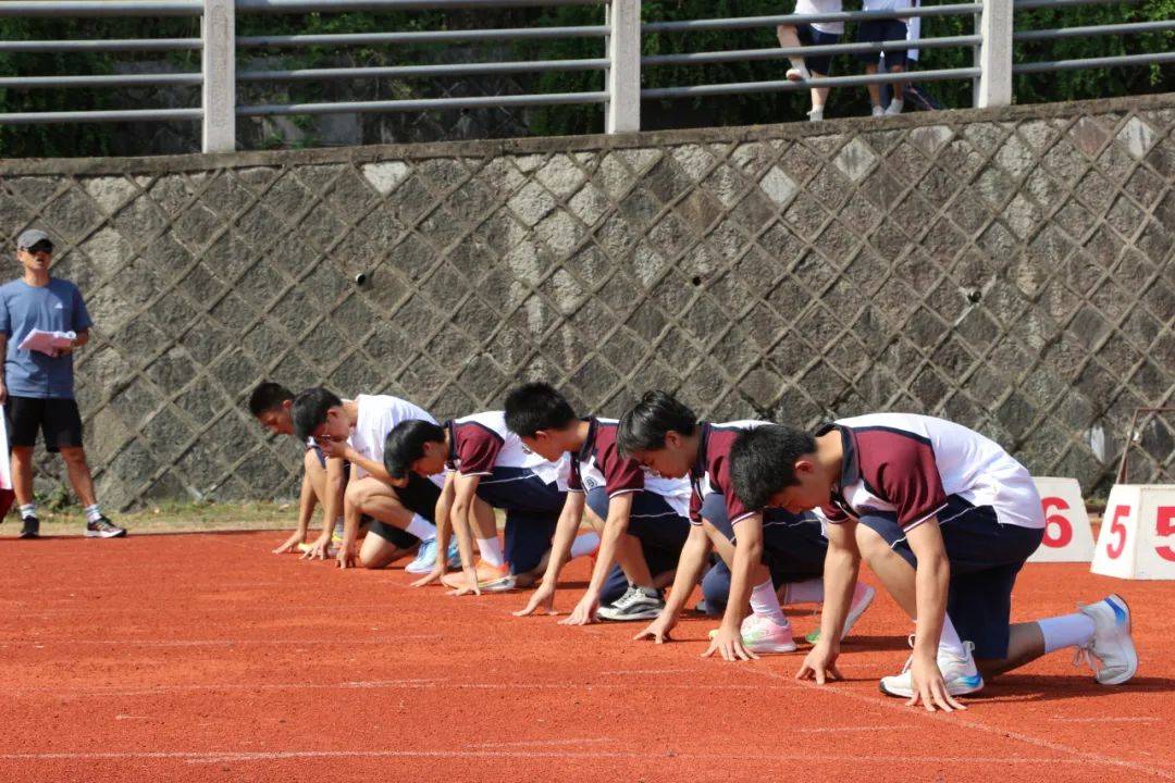 体育精神在场上闪耀，激情无限！