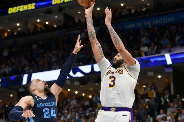 小克鲁斯队员发挥出色,帮助球队夺冠 小克鲁斯队员发挥出色,帮助球队夺冠