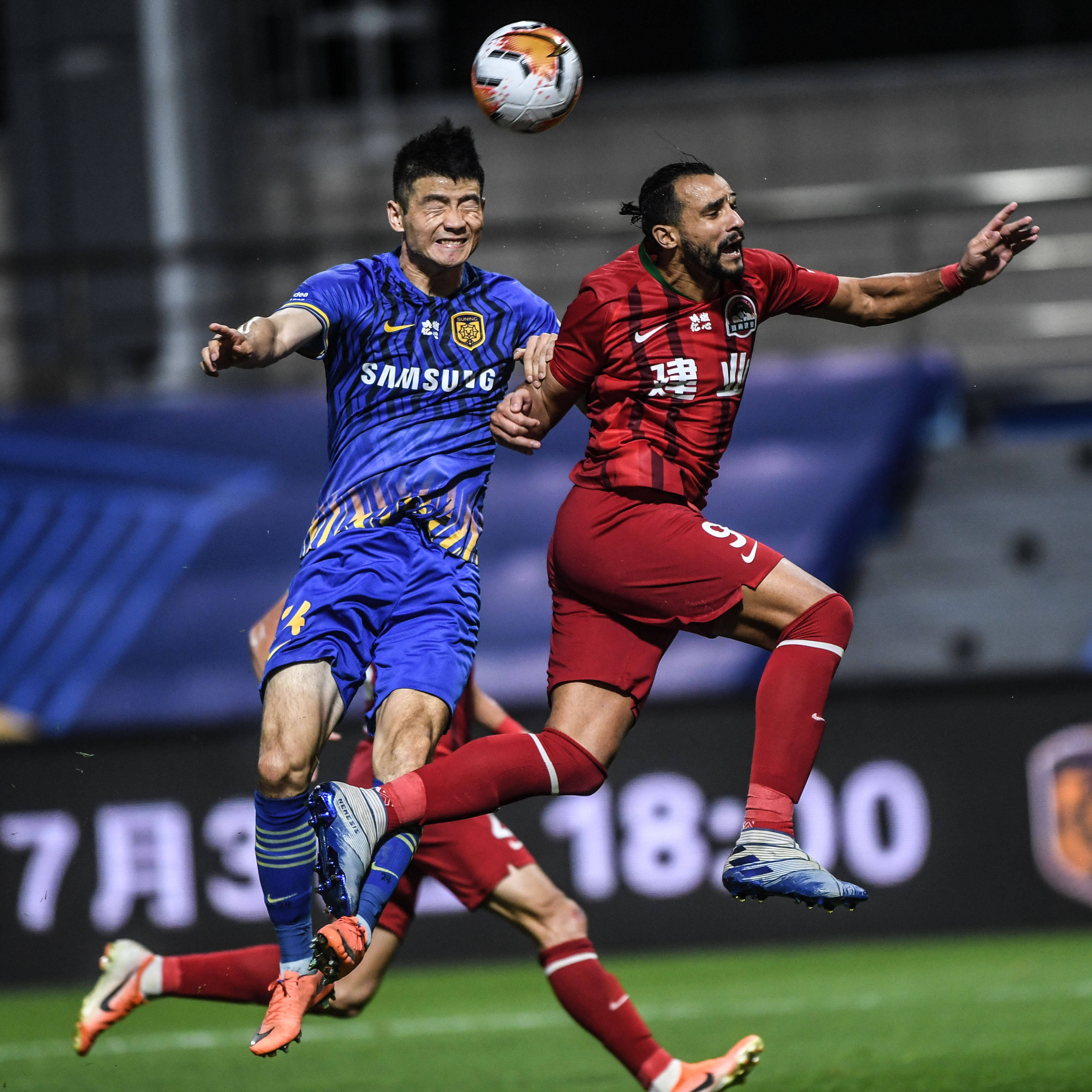 江苏苏宁客场逼平广州恒大,展现强大实力的简单介绍 江苏苏宁客场逼平广州恒大,展现强大实力的简单介绍