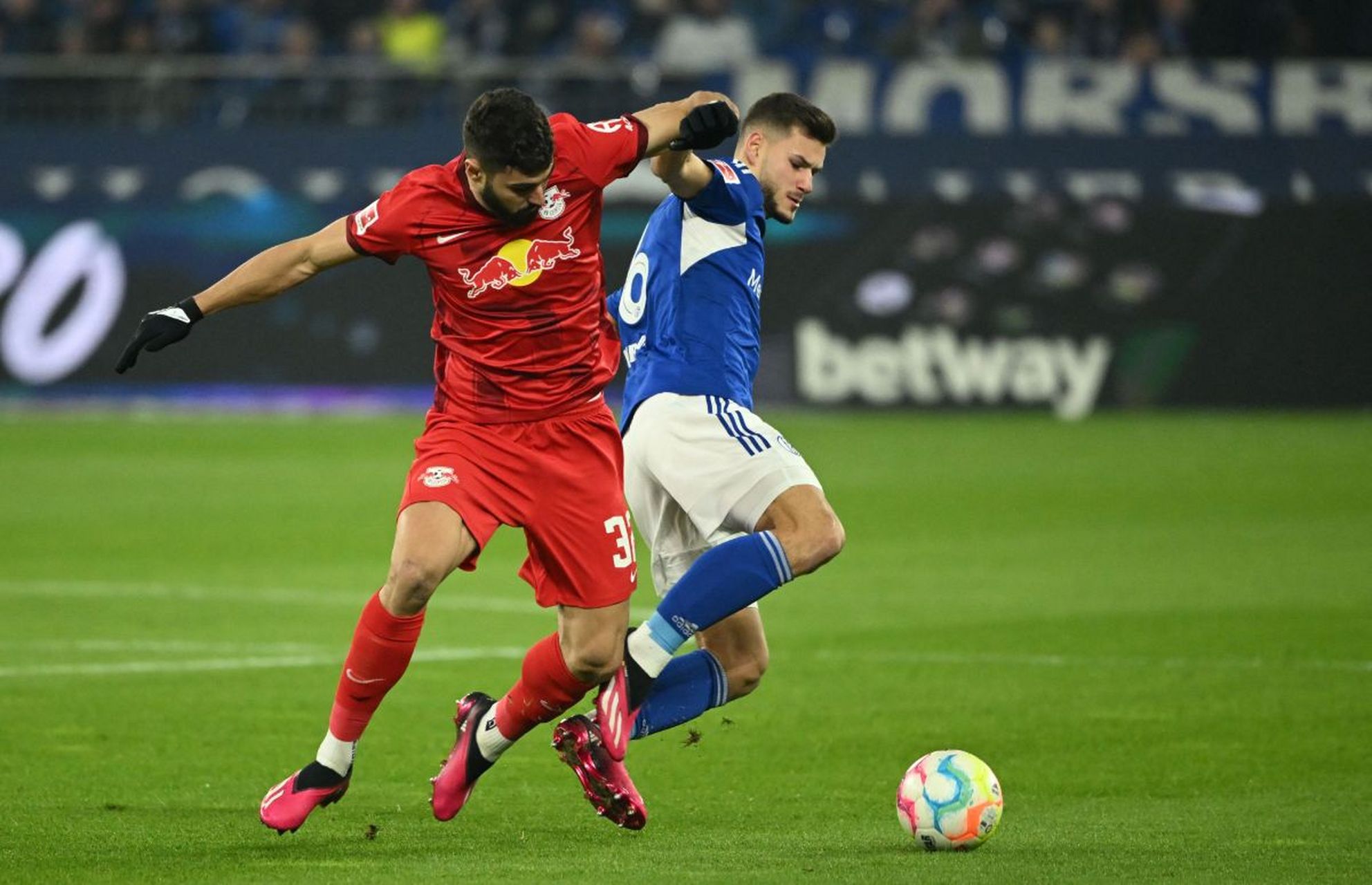 包含西班牙队在欧预赛中进球如潮，助力晋级的词条