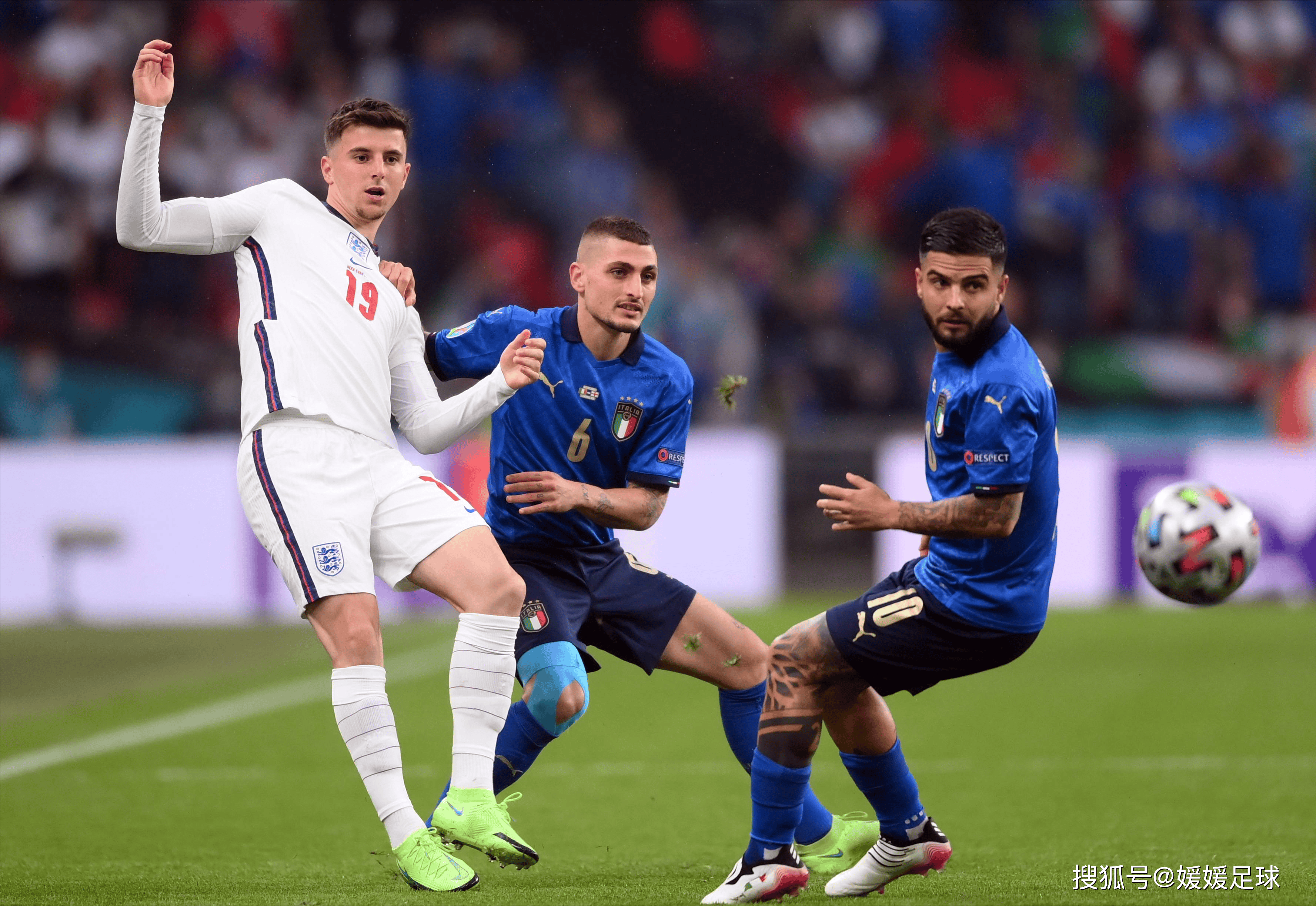 高水平球队在欧洲比赛中迎战对手,场面激烈 高水平球队在欧洲比赛中迎战对手,场面激烈