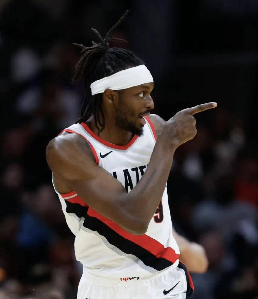 开拓者克服困难，球队整体表现向好迈进的简单介绍