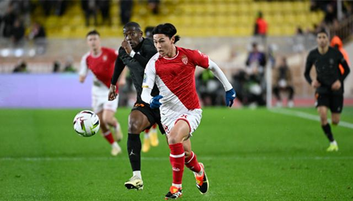 包含巴黎圣日耳曼前锋刷爆纪录，攻势如破竹令对手绝望的词条