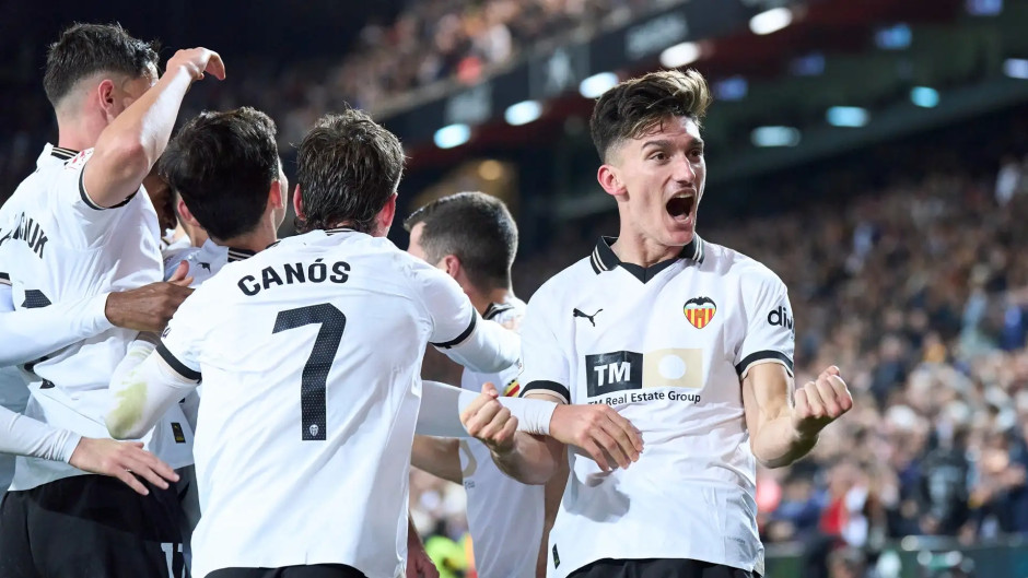 包含瓦伦西亚客场遭遇惨败，西甲球队危机四伏的词条