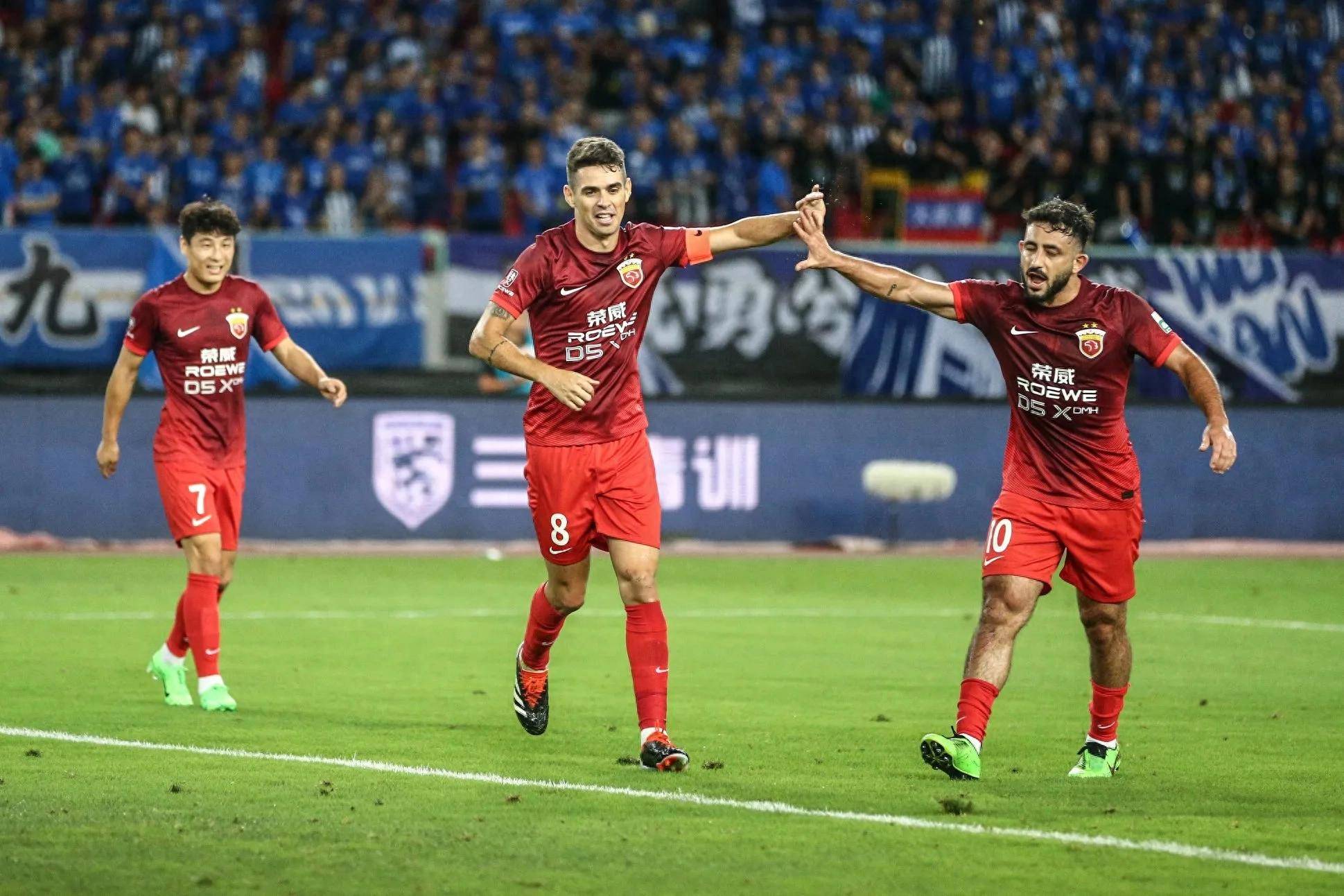 传奇球星再次闪耀赛场,引发狂热的简单介绍 传奇球星再次闪耀赛场,引发狂热的简单介绍