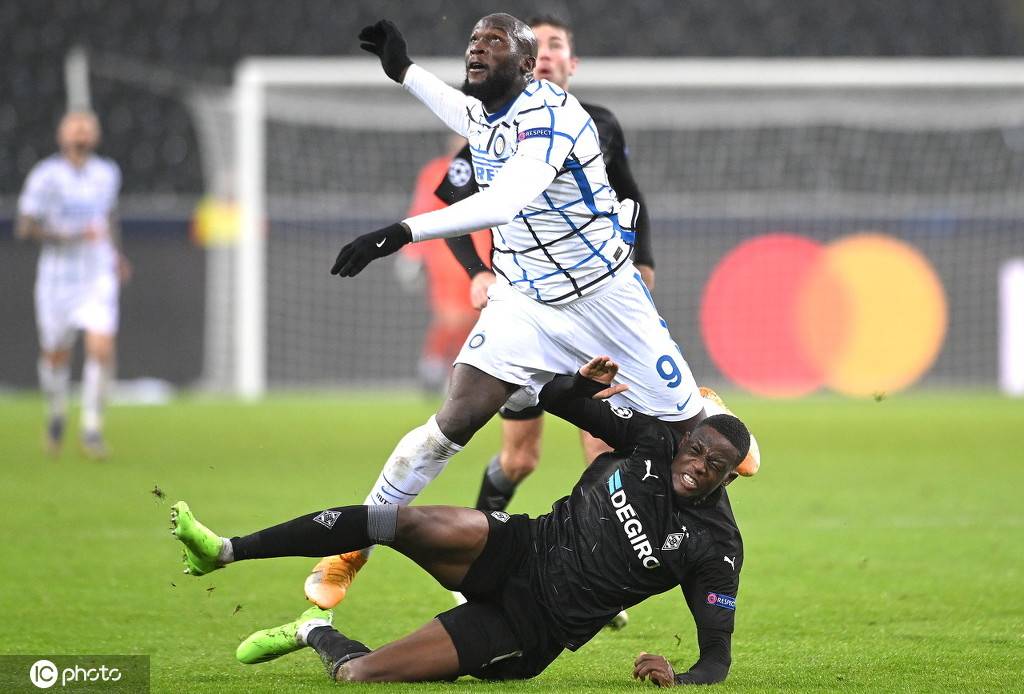 卢卡库传言将离开曼联,或投奔门兴 卢卡库传言将离开曼联,或投奔门兴