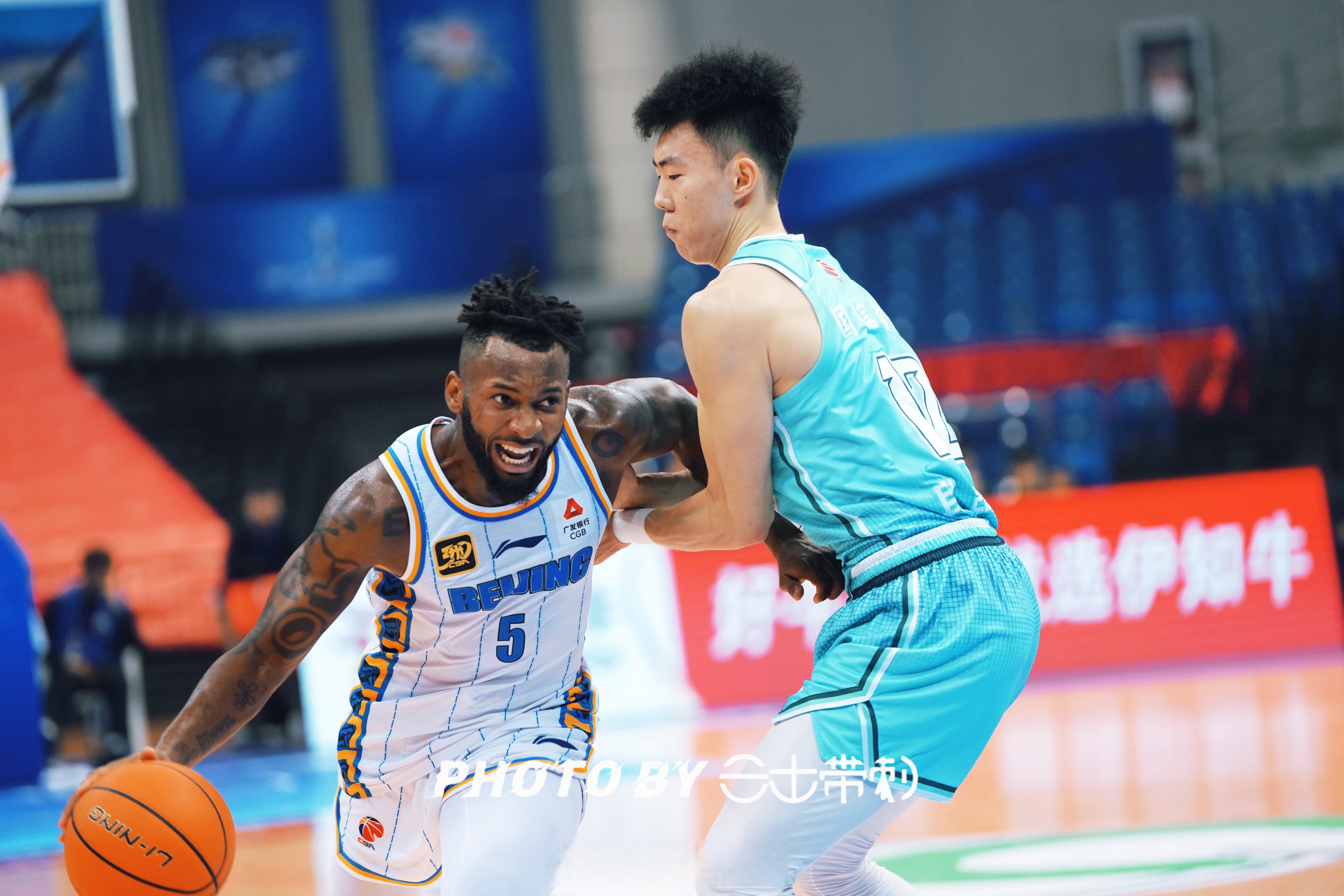 包含青岛男篮再取胜利，全队实力突出击败对手的词条