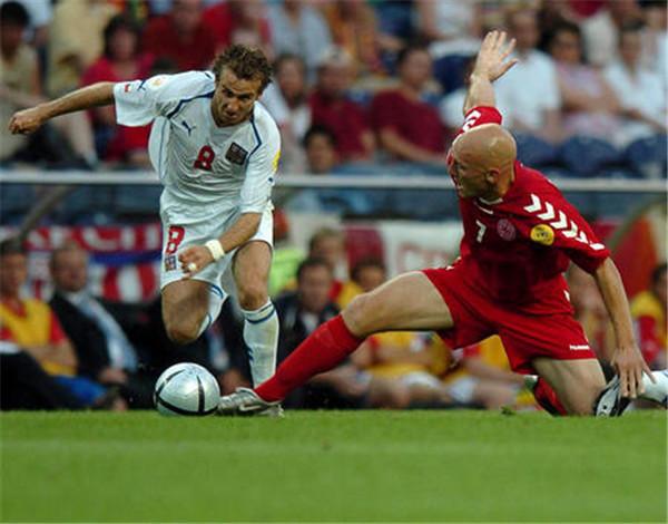 捷克队大胜,斯洛伐克战绩下滑 捷克队大胜,斯洛伐克战绩下滑