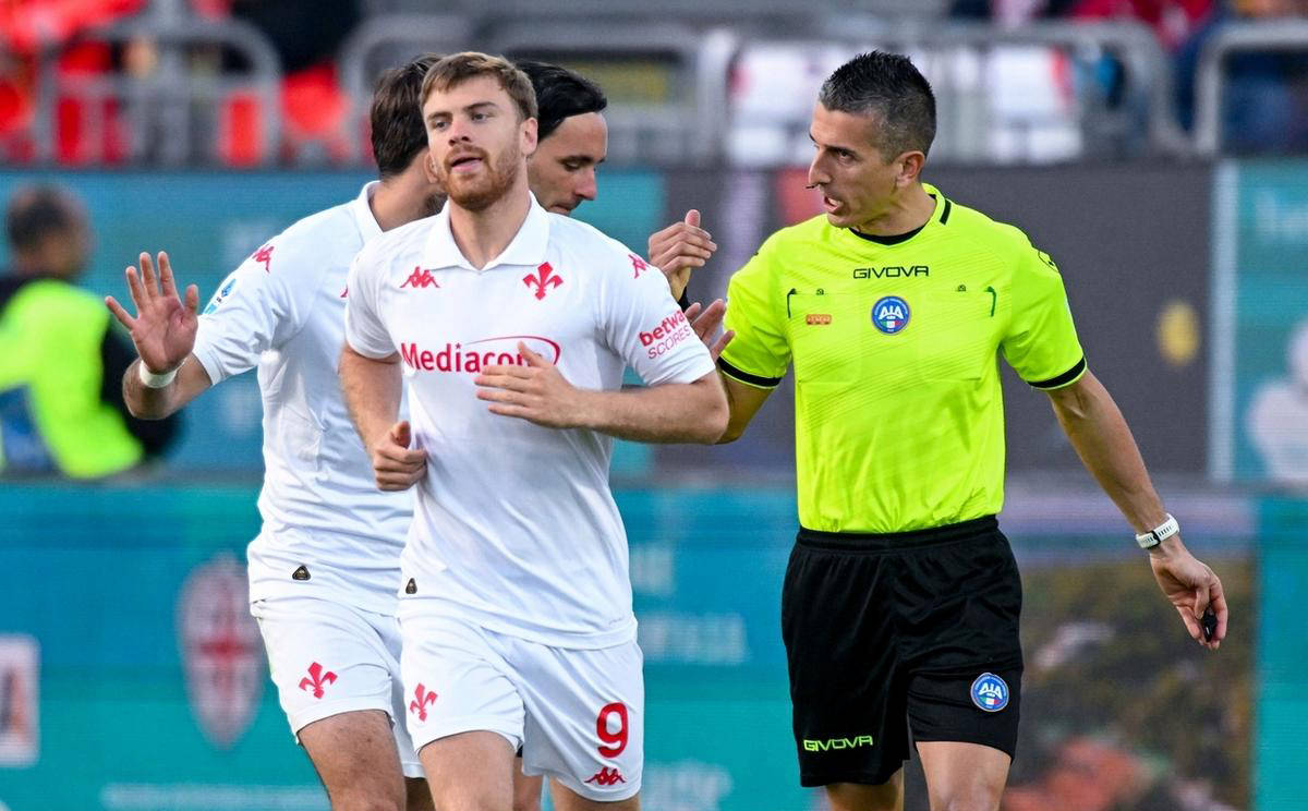 卡利亚里与佛罗伦萨持续对话,保级压力剧增的简单介绍 卡利亚里与佛罗伦萨持续对话,保级压力剧增的简单介绍