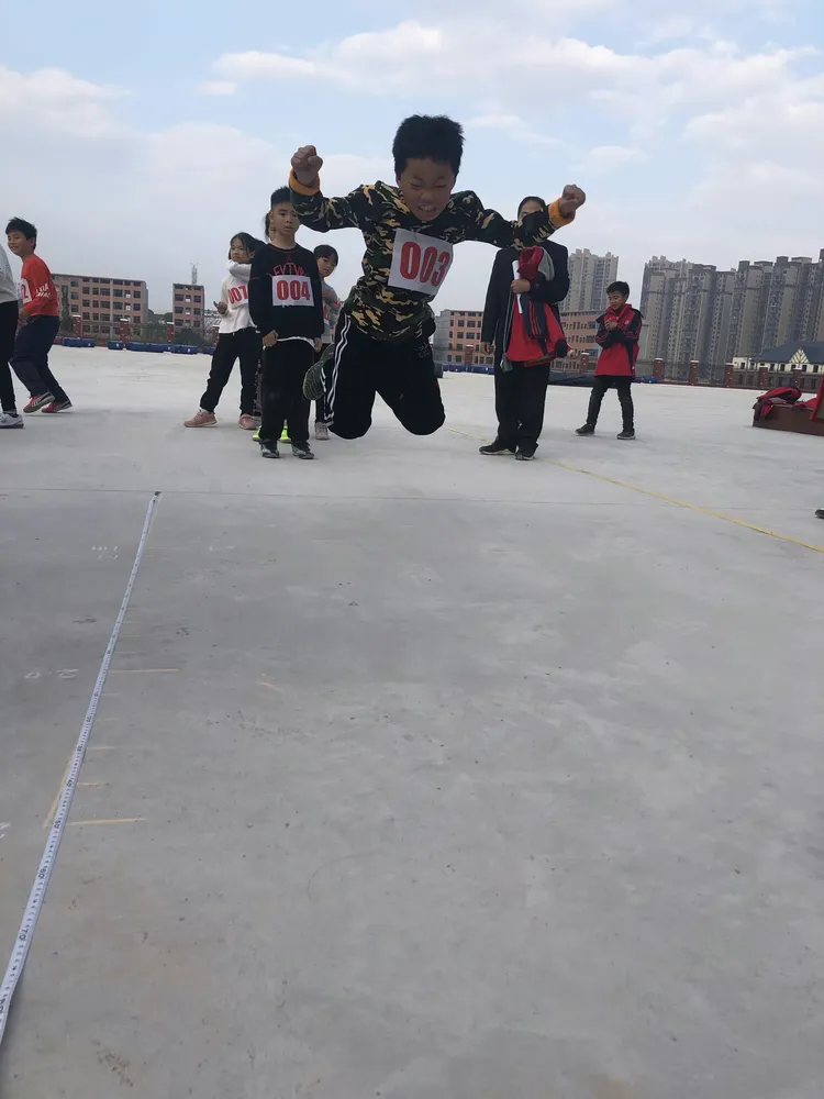 球队凭借毅力与决心,克服困难战胜强手 球队凭借毅力与决心,克服困难战胜强手