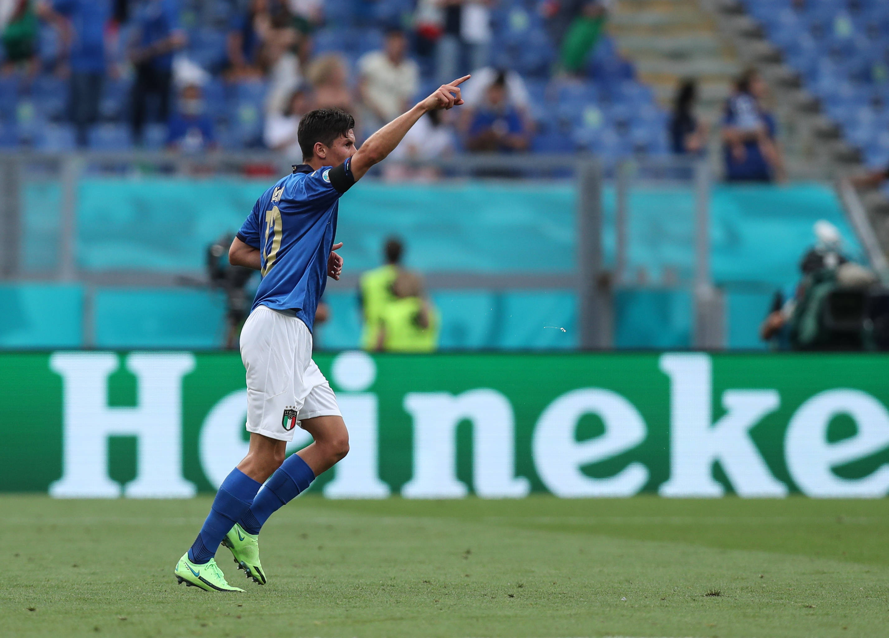 意大利足球俱乐部引援成功,球队士气大增的简单介绍 意大利足球俱乐部引援成功,球队士气大增的简单介绍