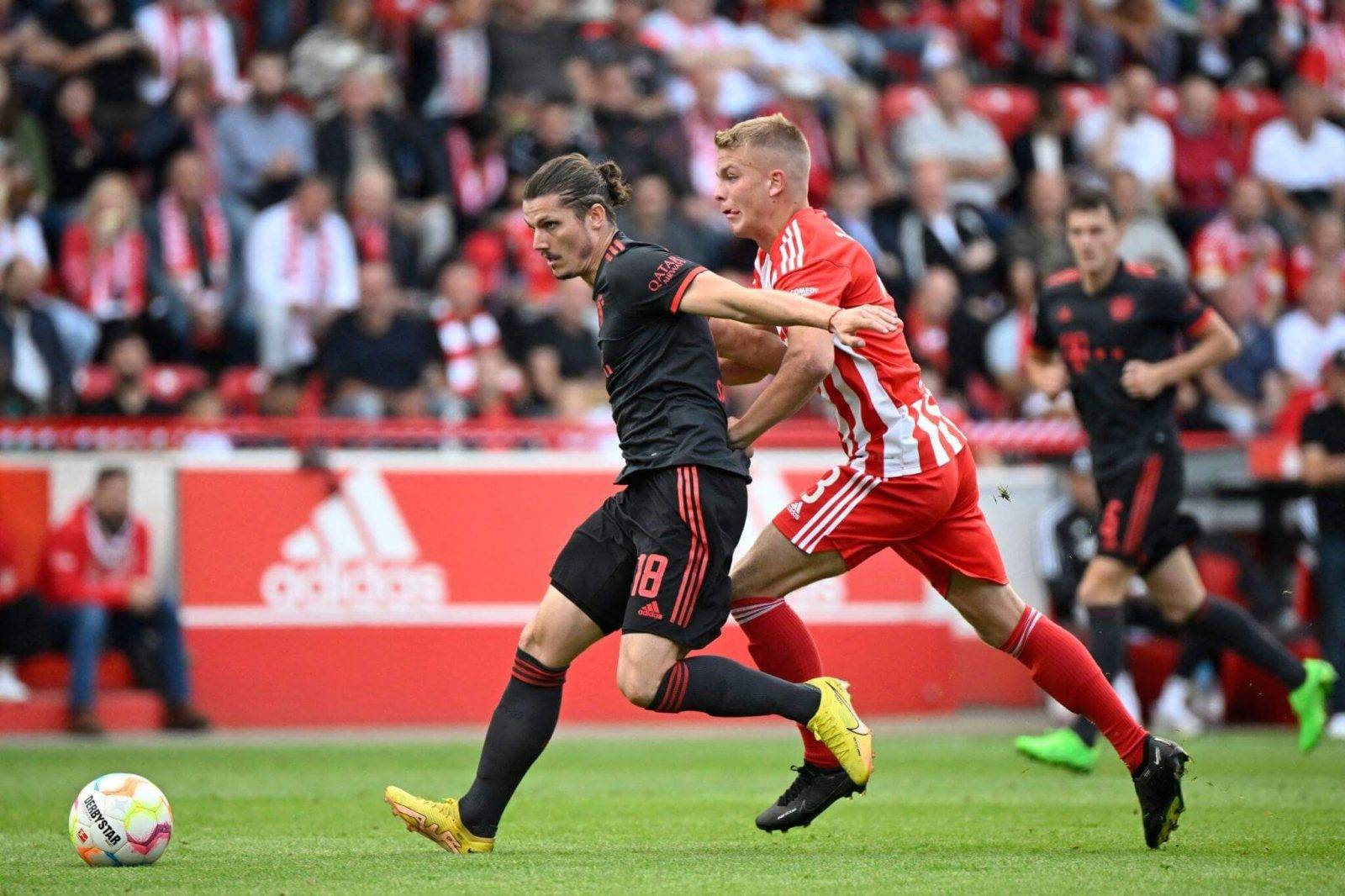 关于战况激烈,球队努力备战,冲刺冠军的信息 关于战况激烈,球队努力备战,冲刺冠军的信息