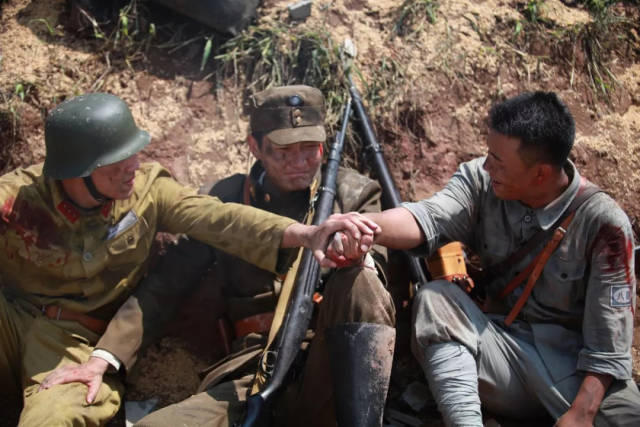 冲锋陷阵，凭借拼搏夺取胜利