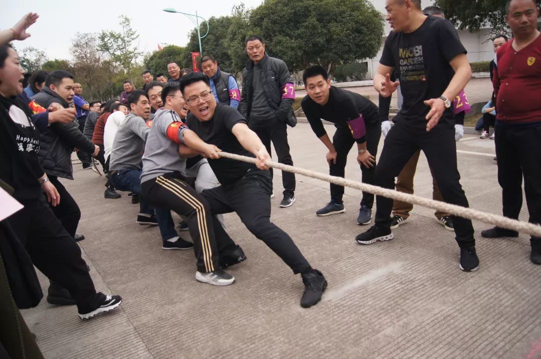 北京市场队员合力协作,夺得胜利 北京市场队员合力协作,夺得胜利