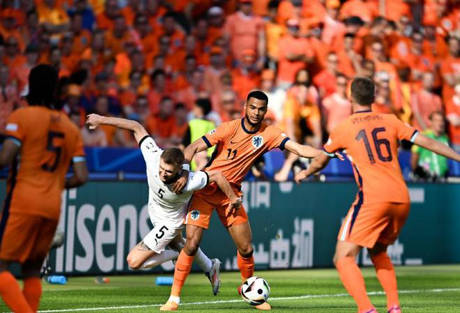 荷兰国脚独中两元,帮助球队成功晋级 荷兰国脚独中两元,帮助球队成功晋级