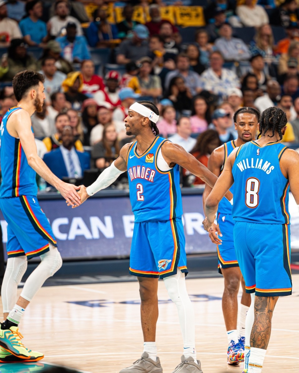 爵士双枪联手!赢下雄鹿取得胜利 爵士双枪联手!赢下雄鹿取得胜利