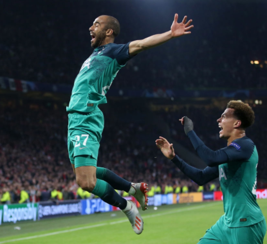 阿贾克斯轻松过关，赢得半决赛资格