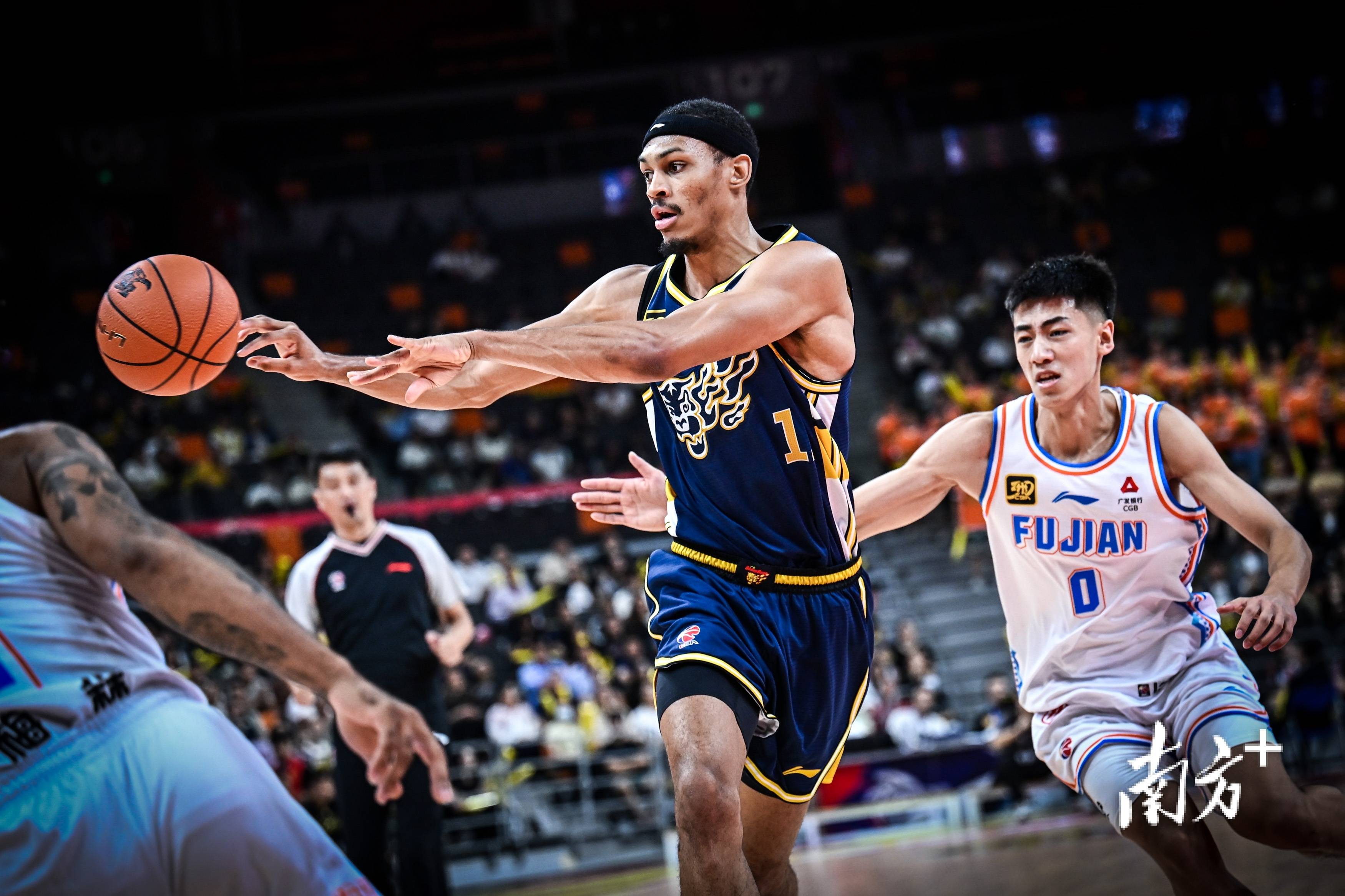 前锋连续进球,球队前景一片光明的简单介绍 前锋连续进球,球队前景一片光明的简单介绍