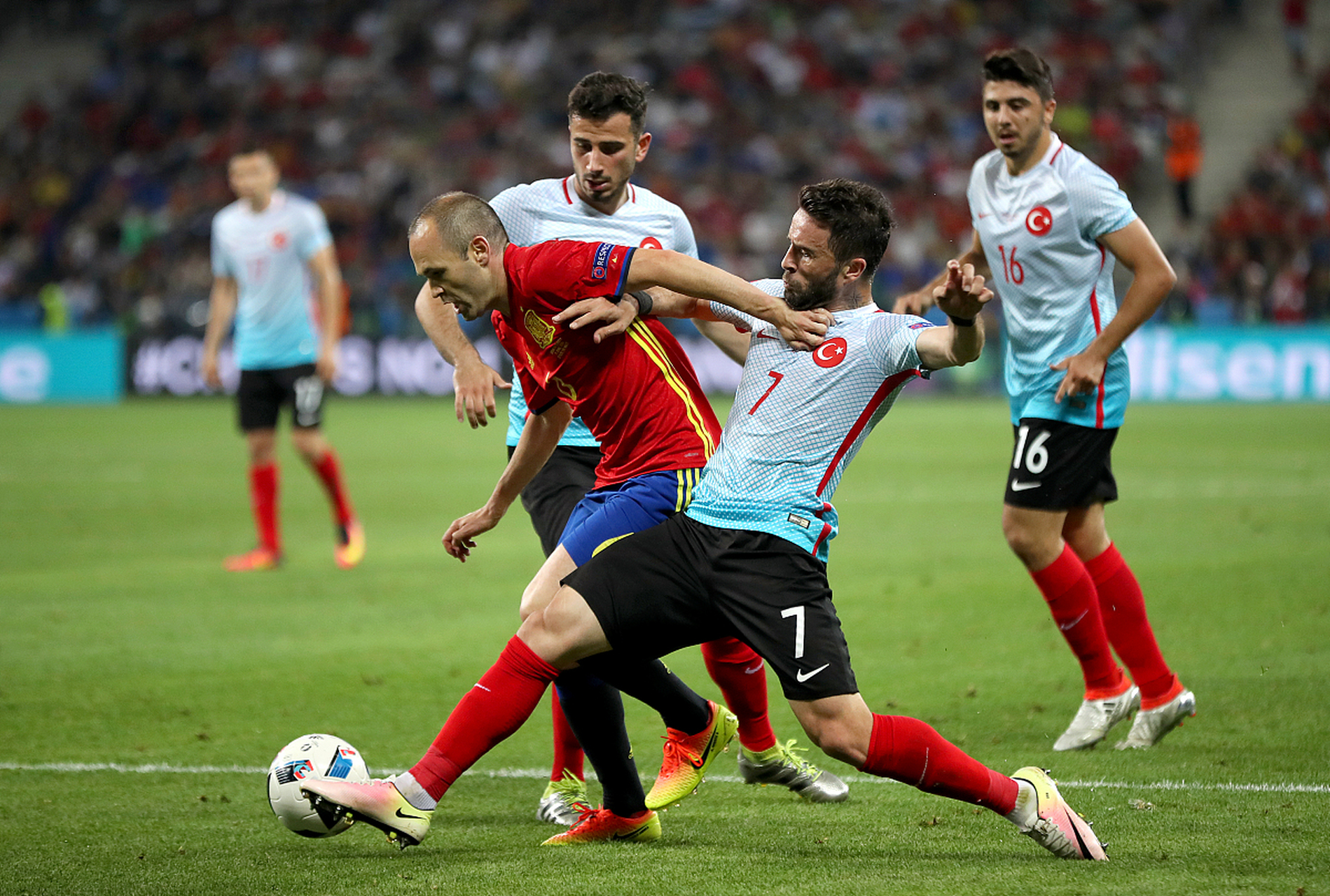 斯洛伐克惜败,欧预赛比赛战术布阵讨论 斯洛伐克惜败,欧预赛比赛战术布阵讨论