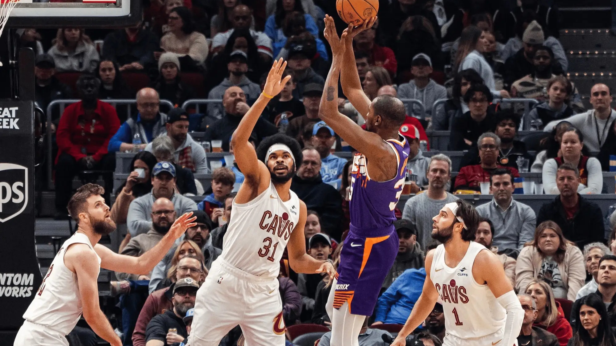 太阳队惨遭绿军逆转,主场失利 太阳队惨遭绿军逆转,主场失利