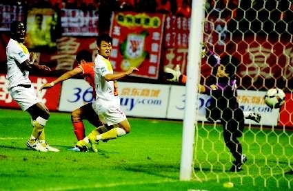 鲁能客场大克劲旅,保持中超榜首地位! 鲁能客场大克劲旅,保持中超榜首地位!