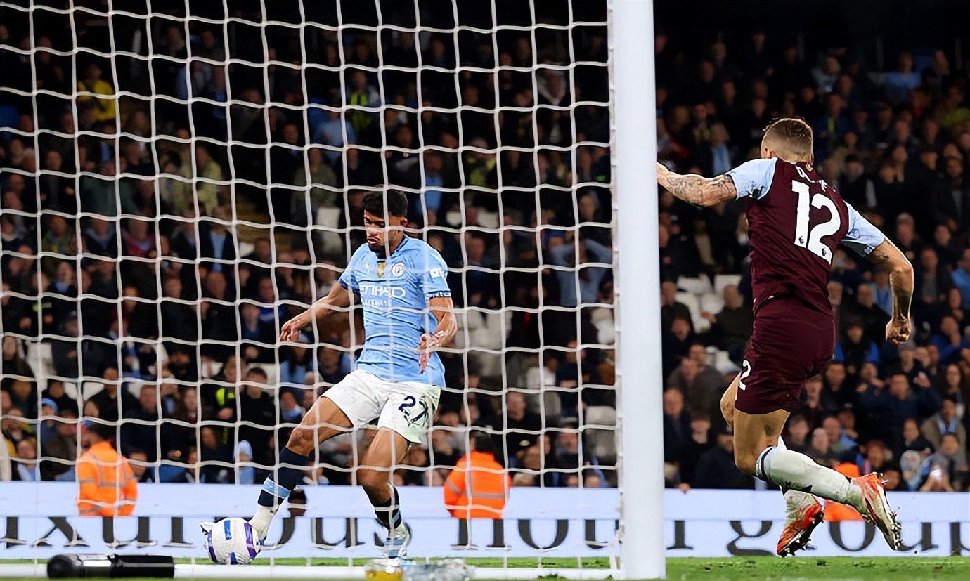 曼城客场突围,晋级席位稳固 曼城客场突围,晋级席位稳固