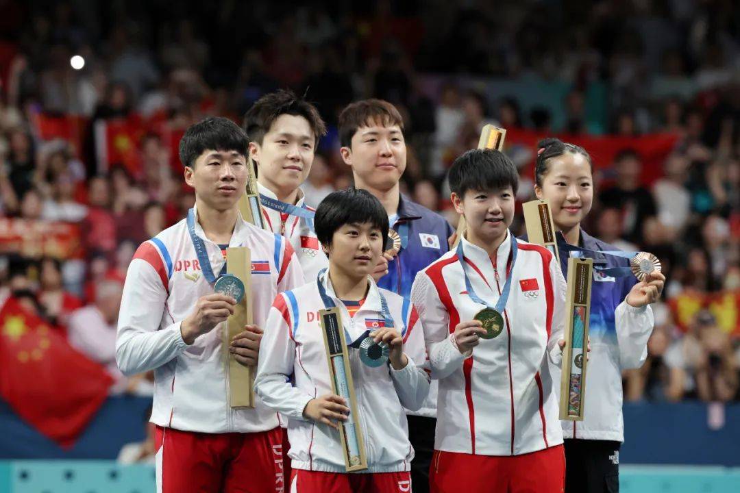 运动员在比赛中获得惊险胜利 运动员在比赛中获得惊险胜利