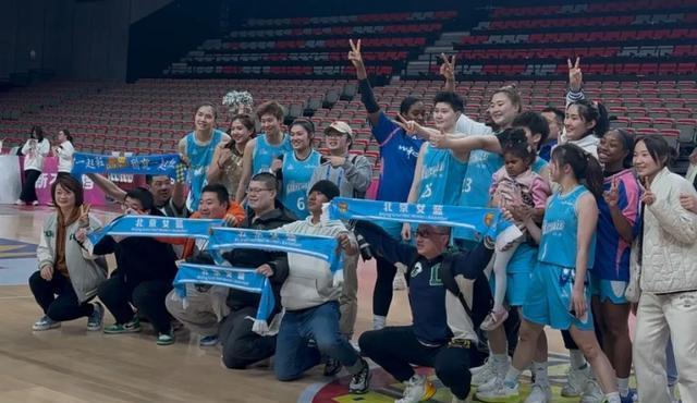 北京首钢客场大胜，赢得季后赛资格