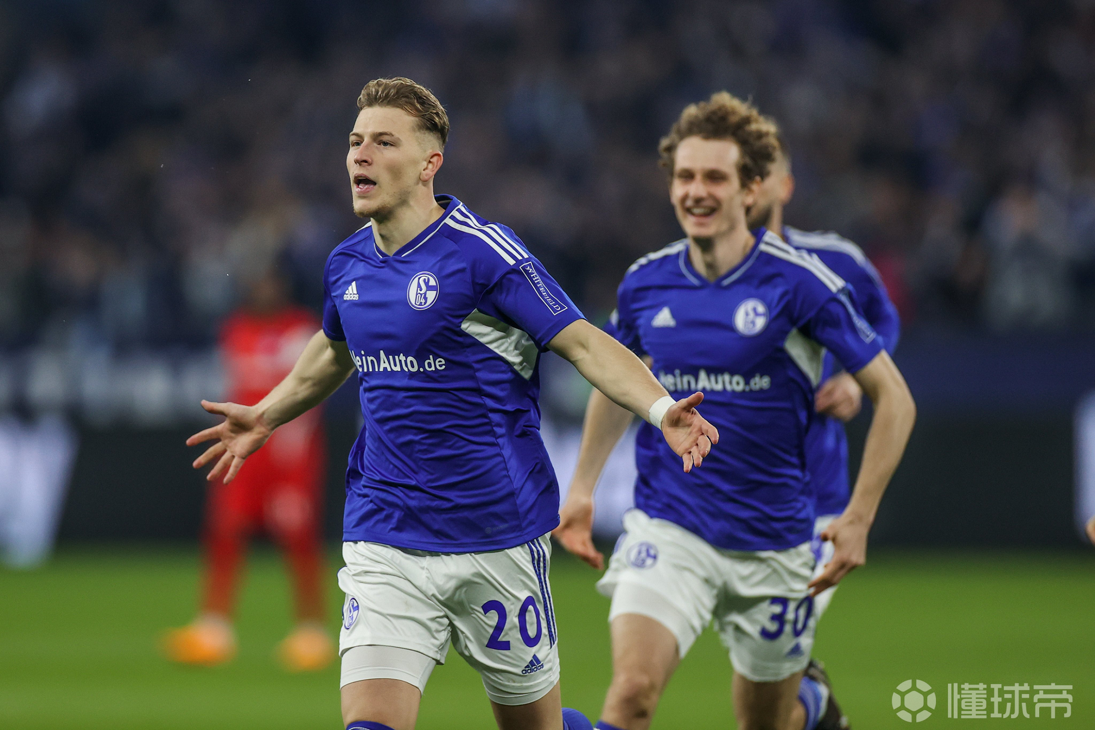 沙尔克青年训练营培养新一代球星