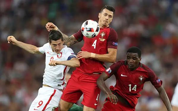 强队对决!欧洲赛场上演巅峰对决 强队对决!欧洲赛场上演巅峰对决