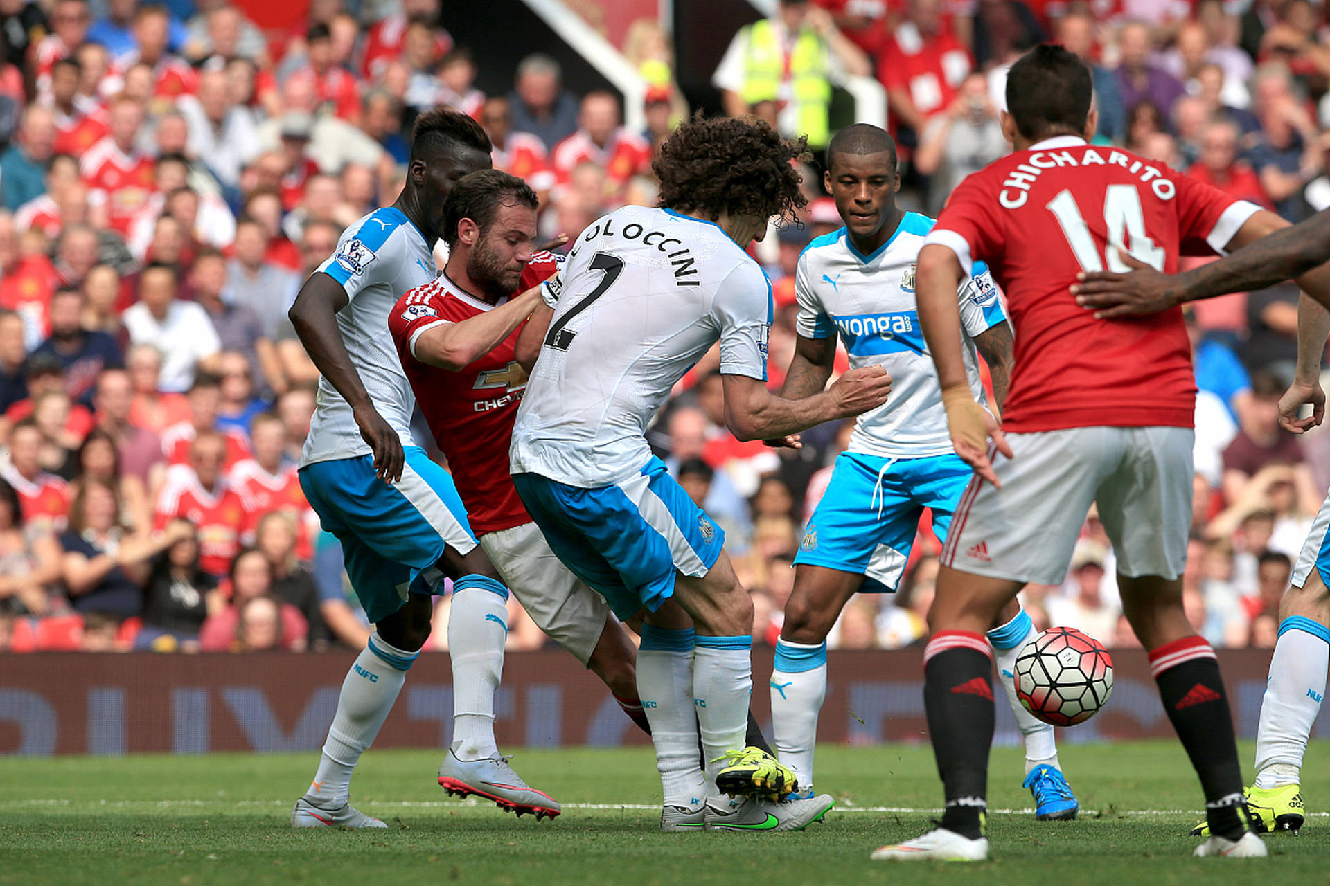 激烈较量涌现精彩看点,球迷目不转睛 激烈较量涌现精彩看点,球迷目不转睛