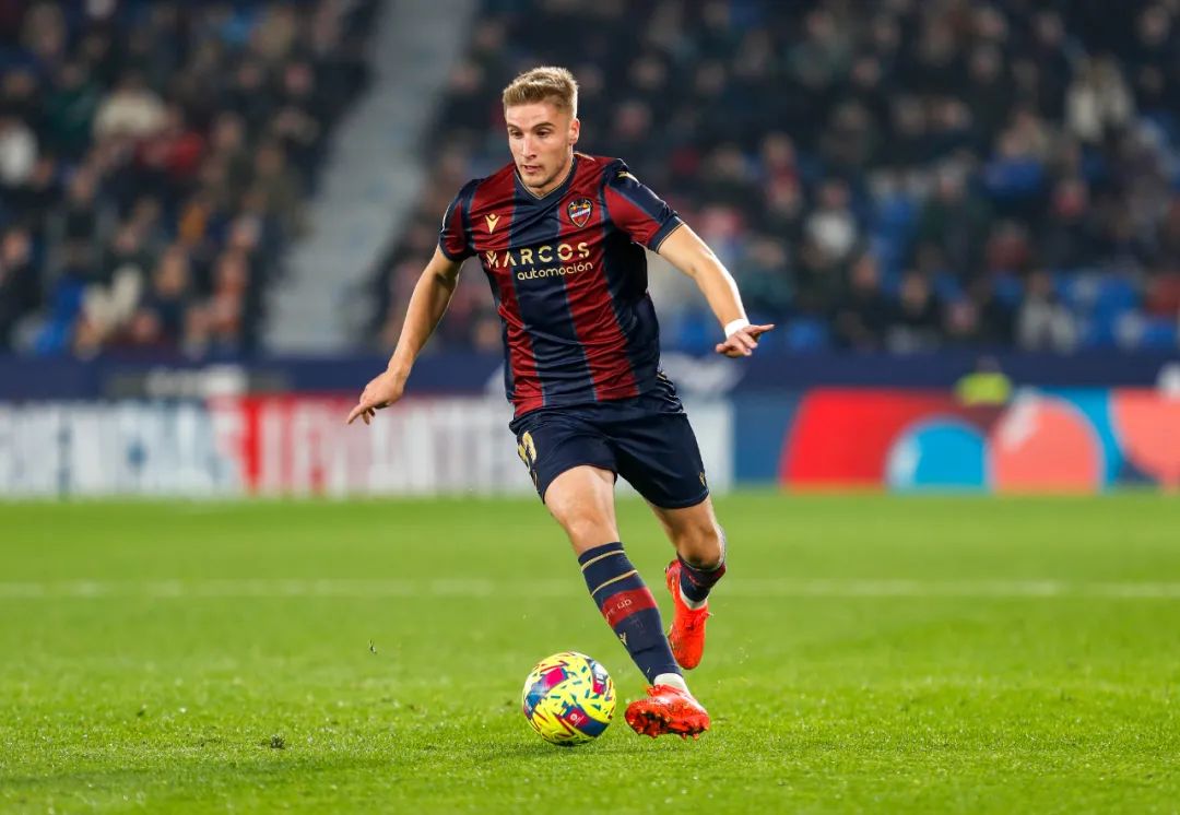 韦斯卡主场绝杀巴伦西亚,获得宝贵三分的简单介绍 韦斯卡主场绝杀巴伦西亚,获得宝贵三分的简单介绍