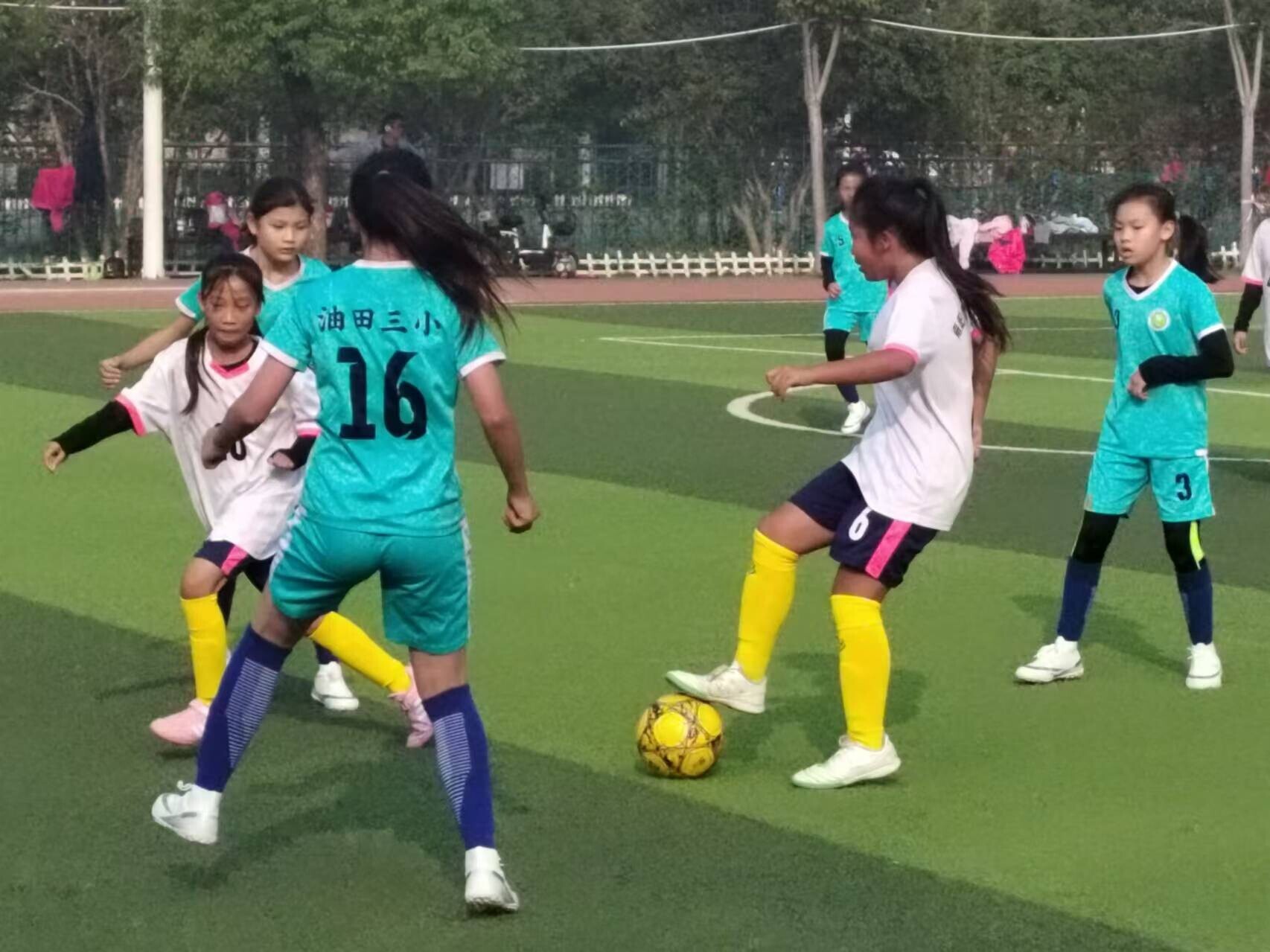 足球场上女队展现出真正实力 足球场上女队展现出真正实力