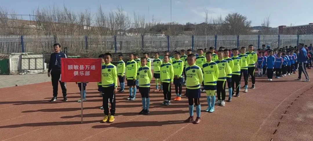 坚韧不拔,球队夺得光辉胜利 坚韧不拔,球队夺得光辉胜利