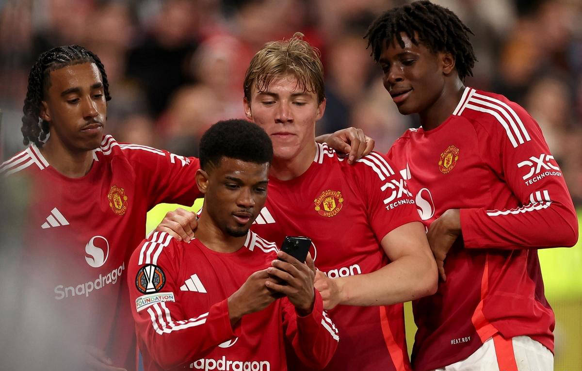 激烈角逐！顶级球队争夺联赛冠军