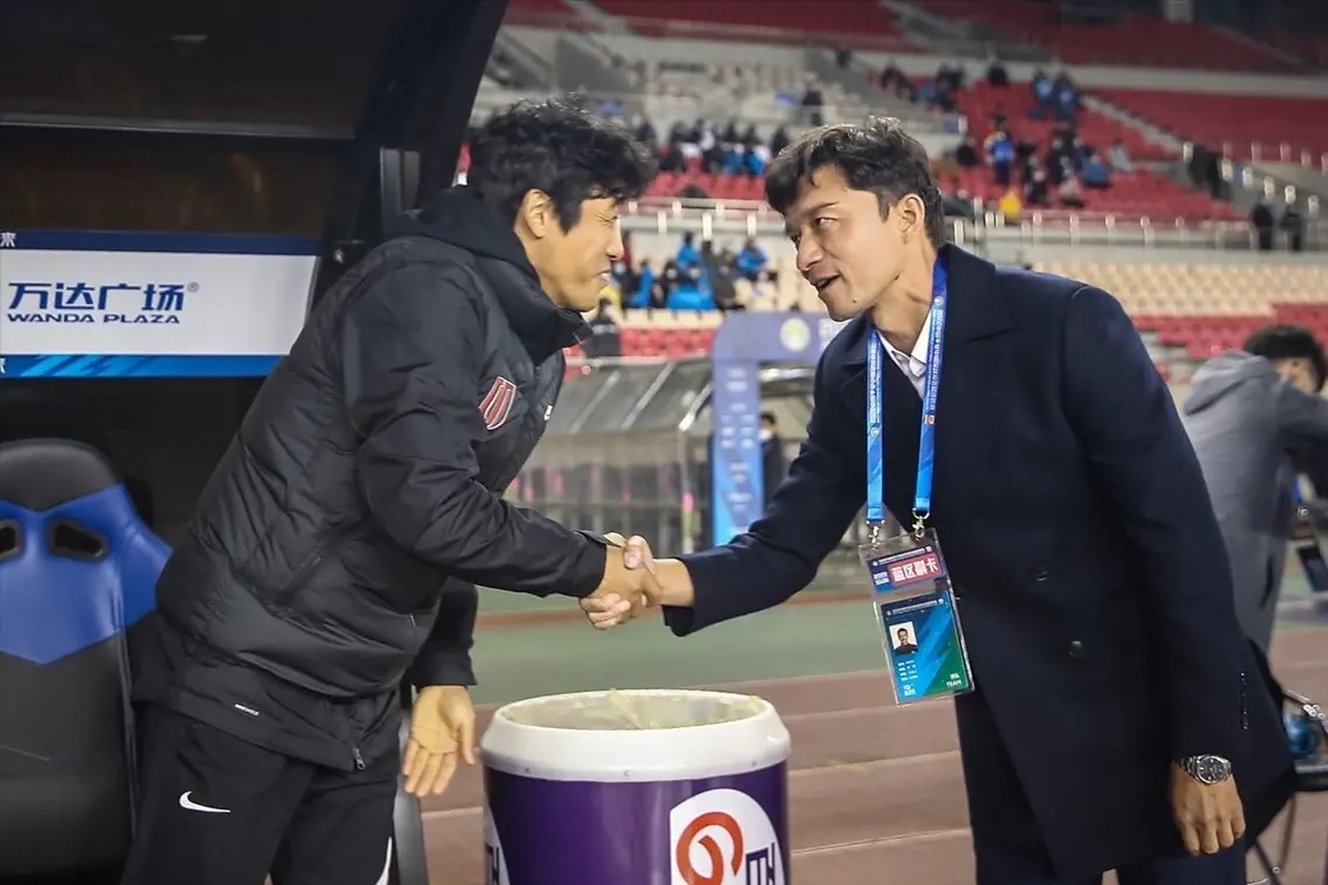 双雄对阵场面激烈,未分胜负 双雄对阵场面激烈,未分胜负