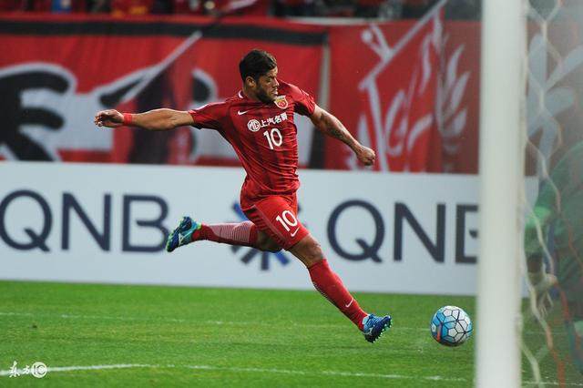 双雄对阵场面激烈,未分胜负 双雄对阵场面激烈,未分胜负