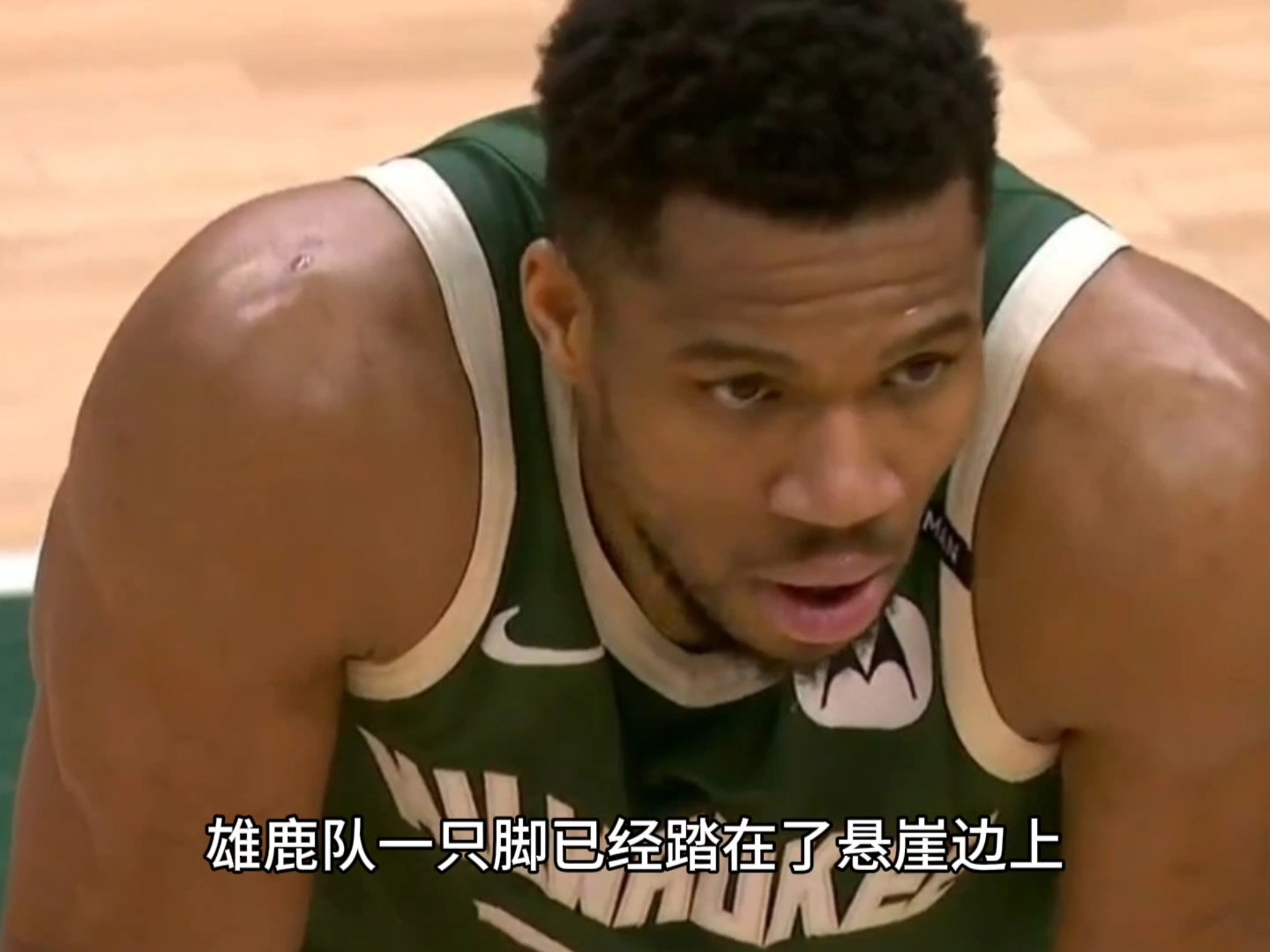 雄鹿队发挥失常,遭遇两连败 雄鹿队发挥失常,遭遇两连败