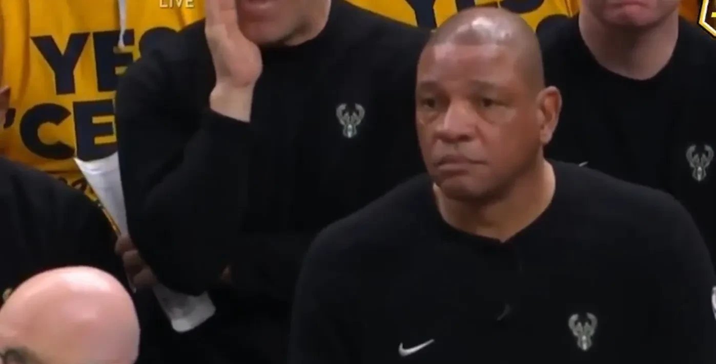 雄鹿队发挥失常,遭遇两连败 雄鹿队发挥失常,遭遇两连败