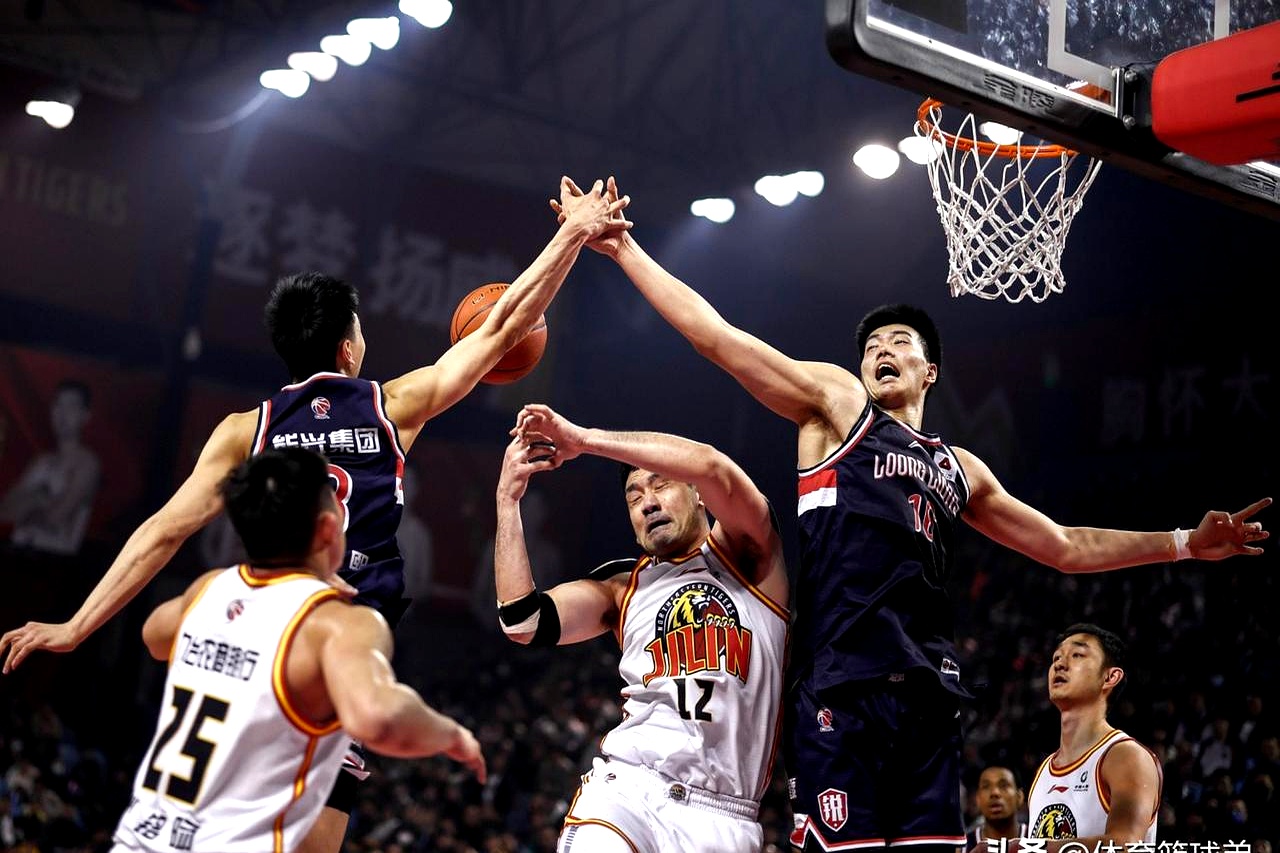 战绩排名变化频繁,CBA联赛火爆程度不减 战绩排名变化频繁,CBA联赛火爆程度不减