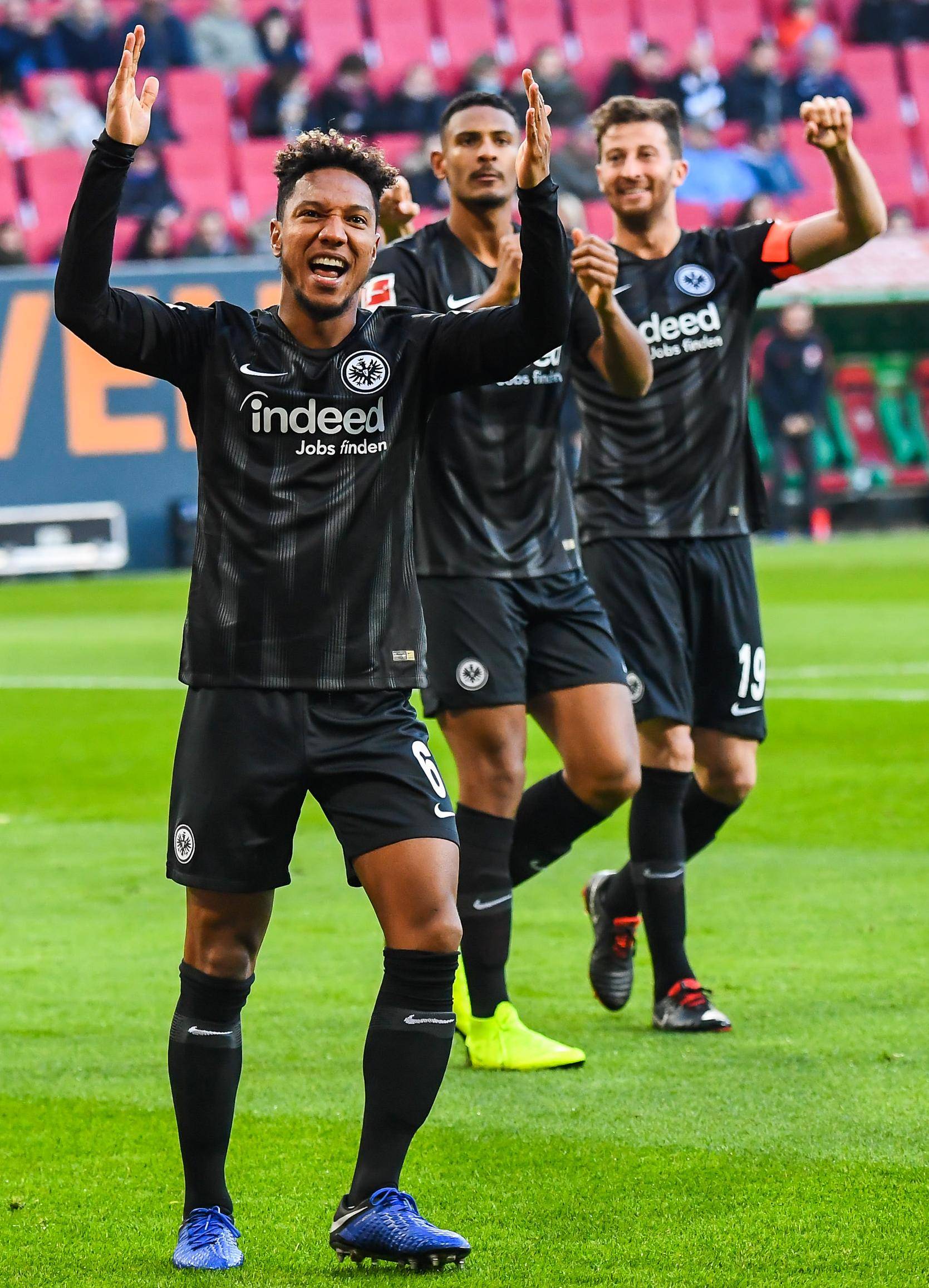 法兰克福主场大胜，踏入连胜行列