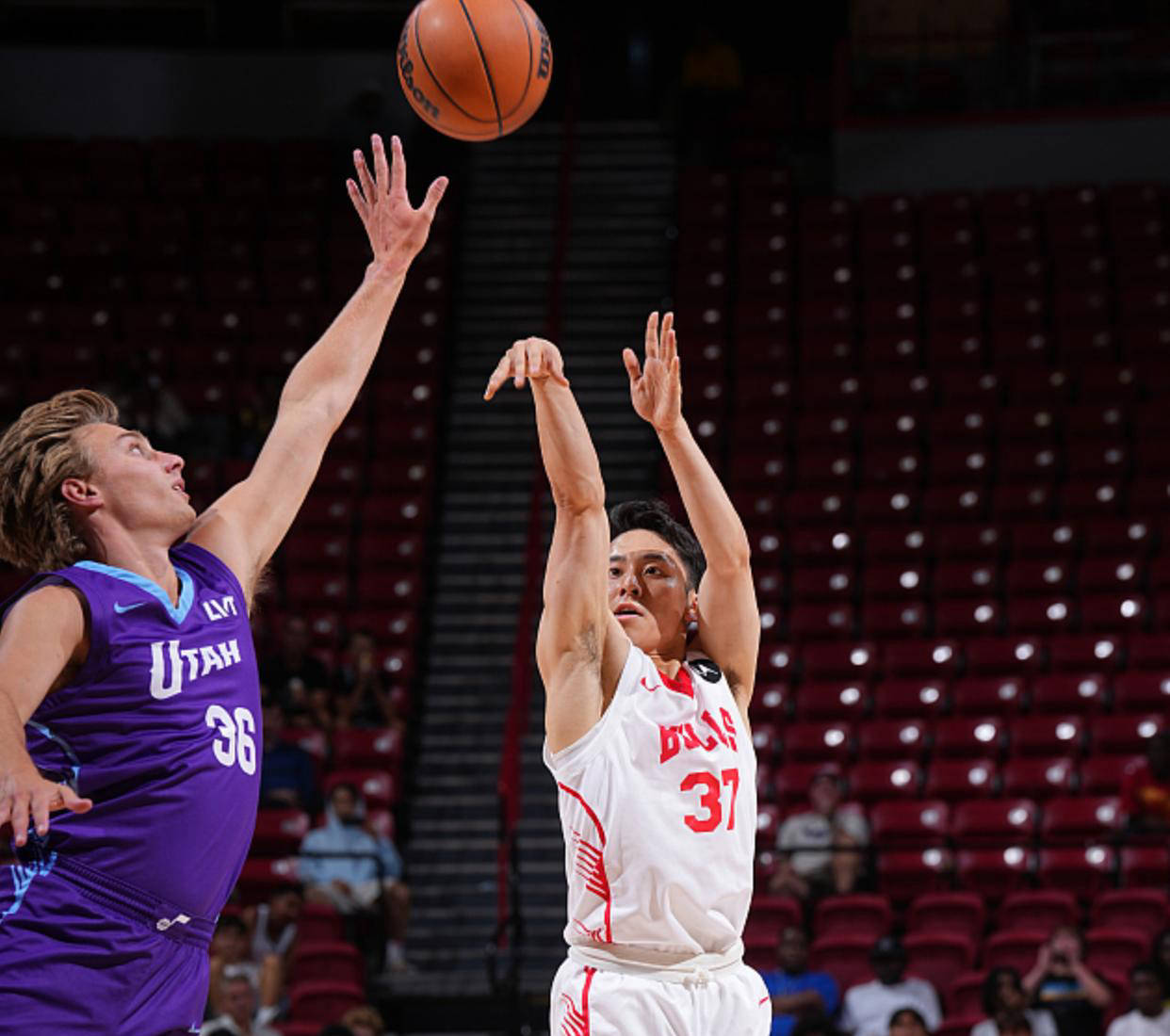 爵士客场不敌公牛,遭遇三连败 爵士客场不敌公牛,遭遇三连败