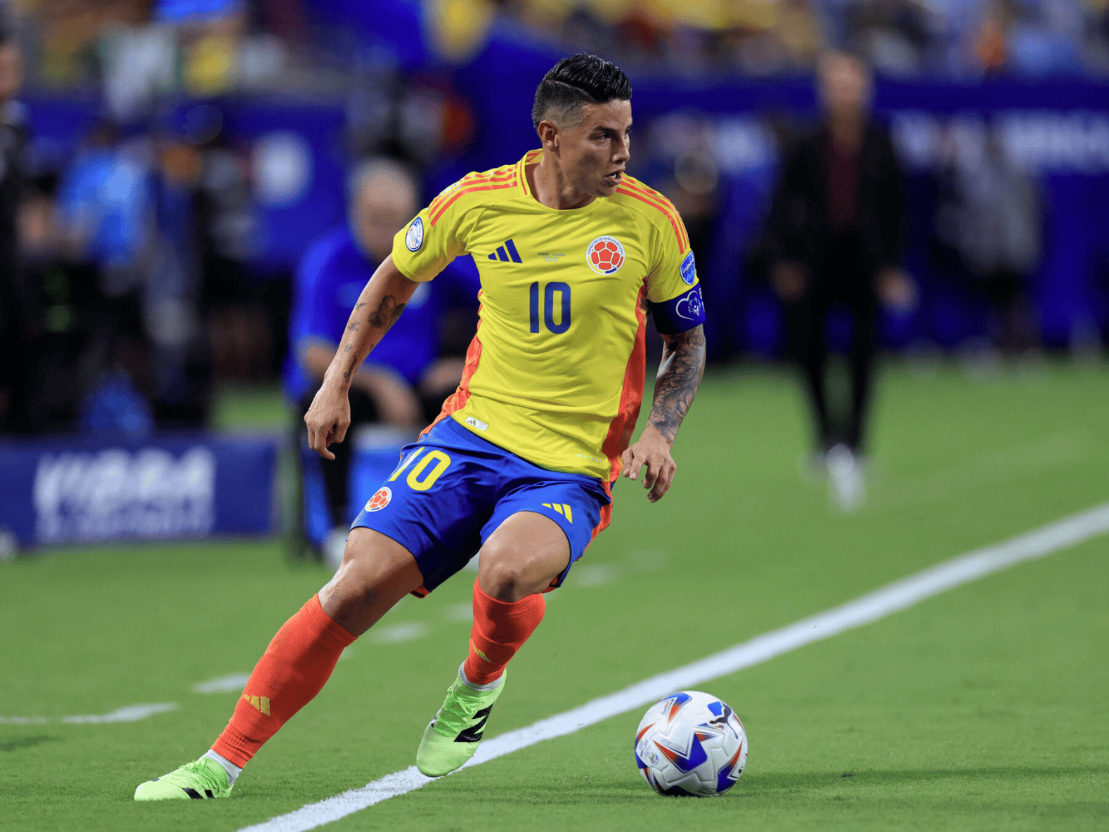 哥伦比亚队击败乌拉圭,登顶分组 哥伦比亚队击败乌拉圭,登顶分组