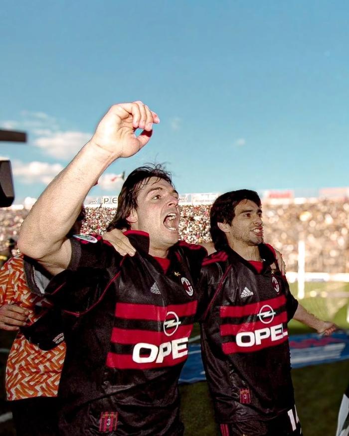 意甲联赛风采：AC米兰再夺关键胜利