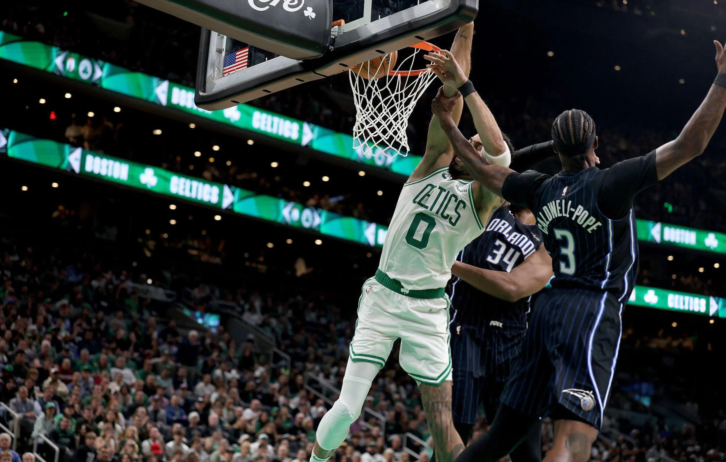 凯尔特人爆冷击败绿军，霍佛德发威